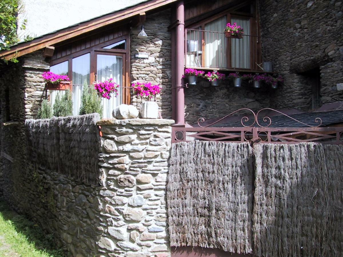 Villa La Llupia à Isavarre Extérieur photo