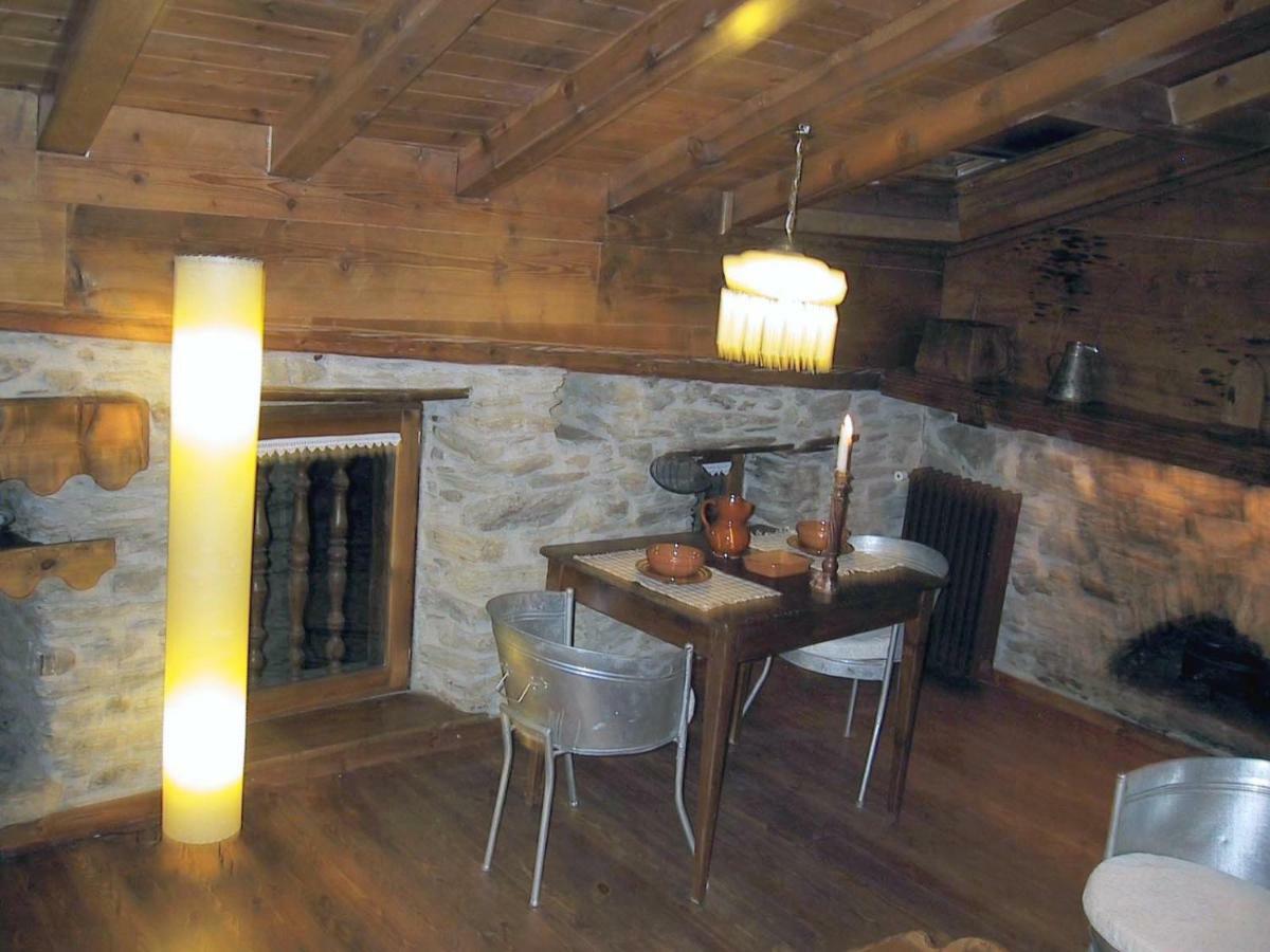 Villa La Llupia à Isavarre Extérieur photo