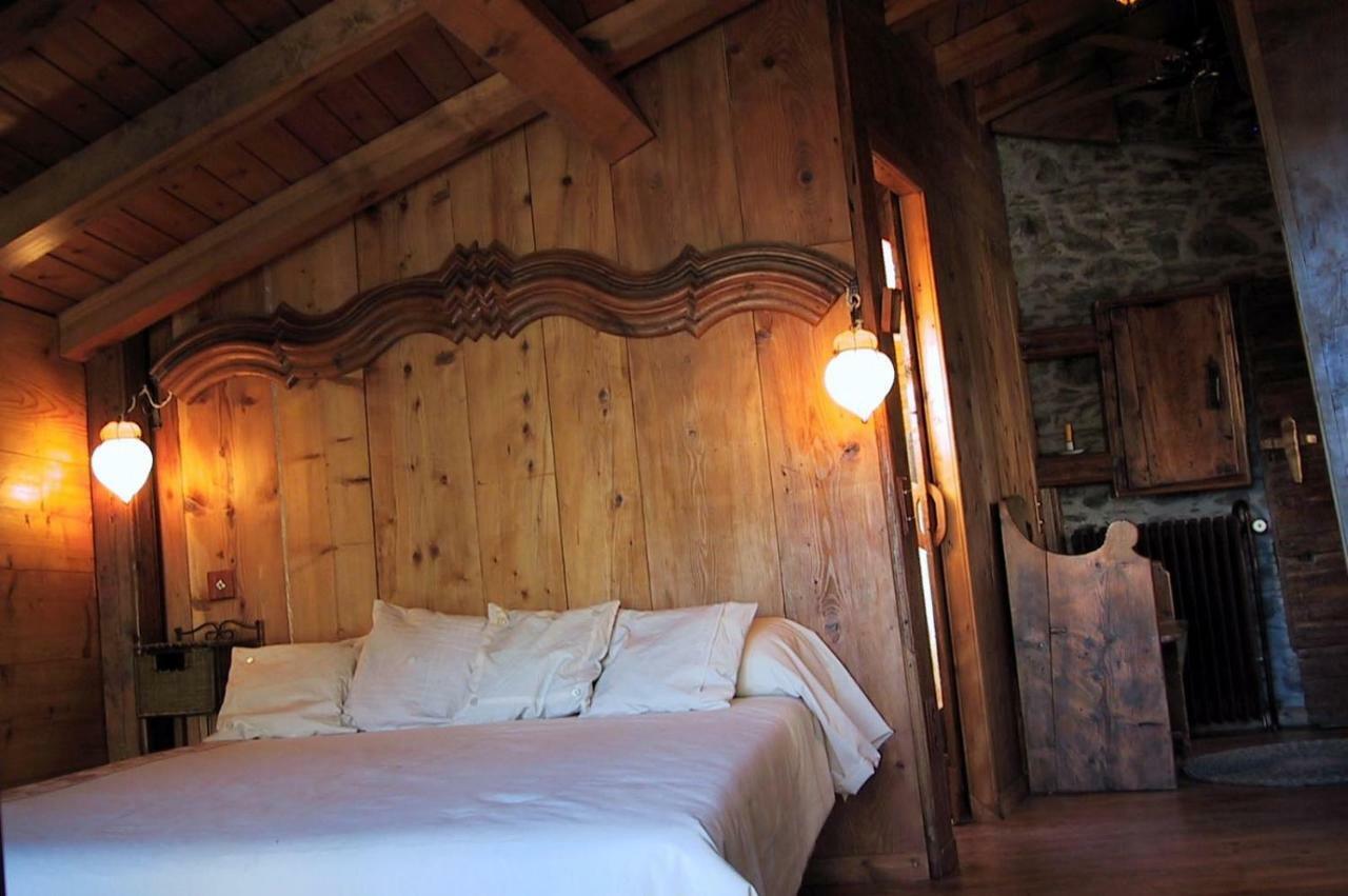 Villa La Llupia à Isavarre Extérieur photo
